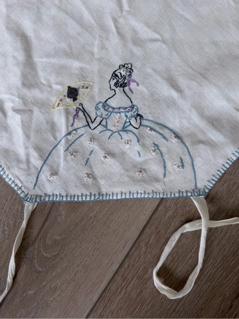Vintage Hand Embroidered Southern Belle Linen Table Topper